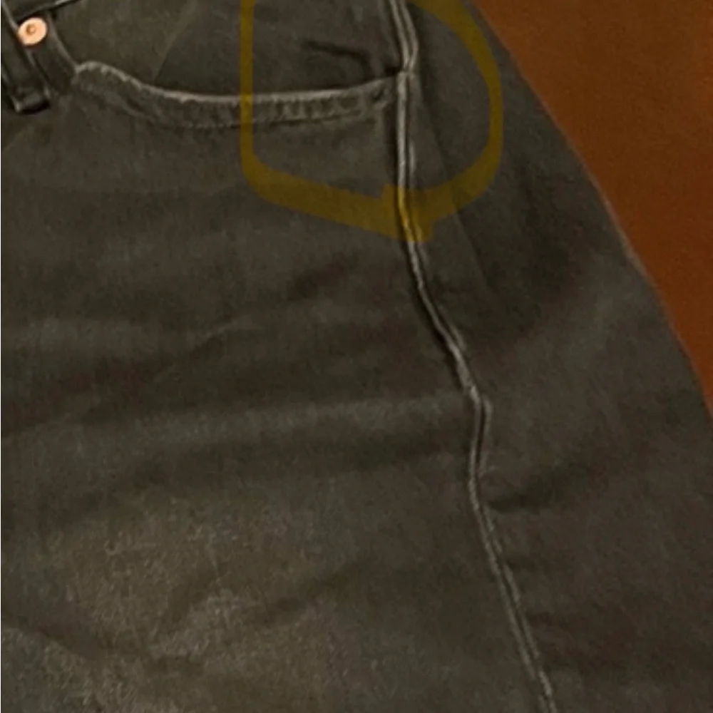 We The Free, boomerang Black Jean Shorts missing one top copper rivet. - Picture 5 of 15